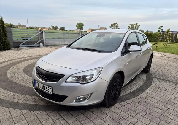 Opel Astra cena 22900 przebieg: 218040, rok produkcji 2010 z Czarne małe 562